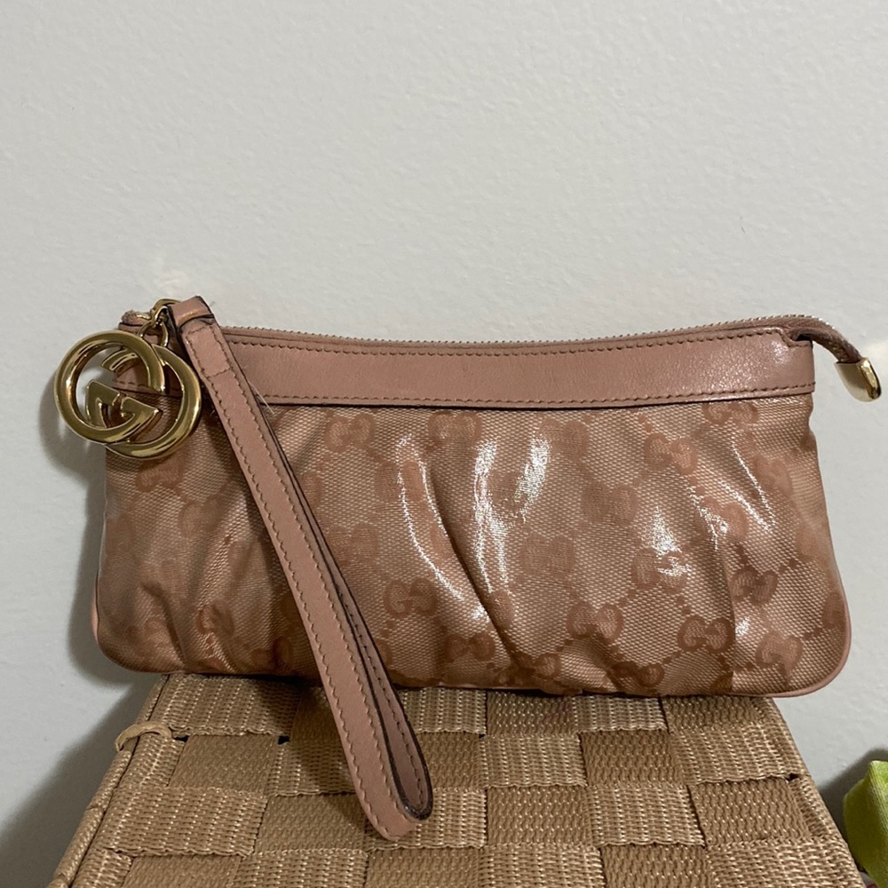 Gucci clutch/wristlet 💕